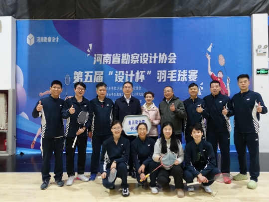 2025112617521764150736949071366.jpg 羽毛球比赛合影.jpg